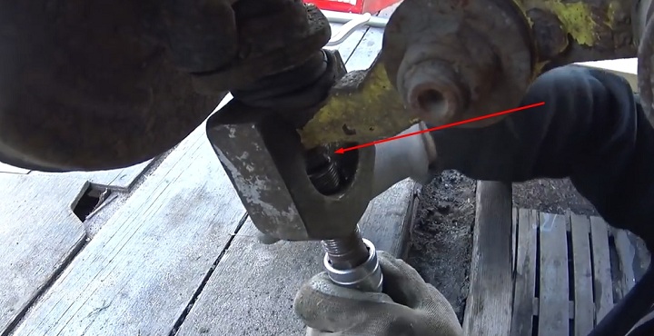 Снятие шаровой опоры Самостоятельная замена шаровой опоры ВАЗ 2113, 2114, 2115 своими руками