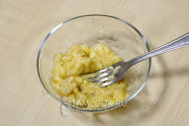 Размять банан