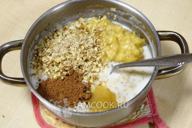 Добавить мед, орехи и какао