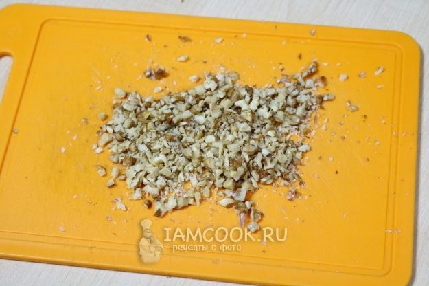 Измельчить орехи