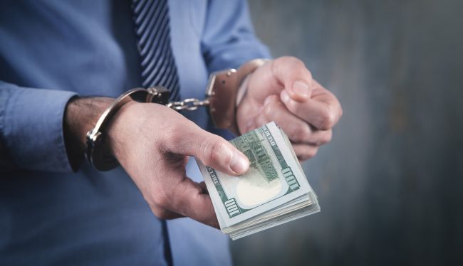 Документы за интим: в Неаполе раскрыли сеть муниципальной коррупции