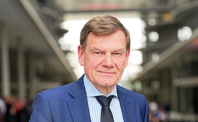 Полный идиот: Вадефуля разделали за видеонарезку под российские «Патрики»