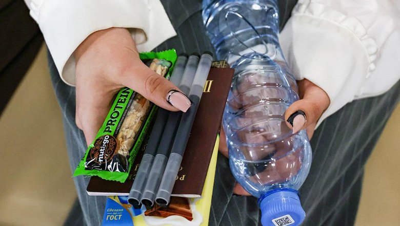 Рособрнадзор назвал список вещей, которые можно взять на ЕГЭ-2026