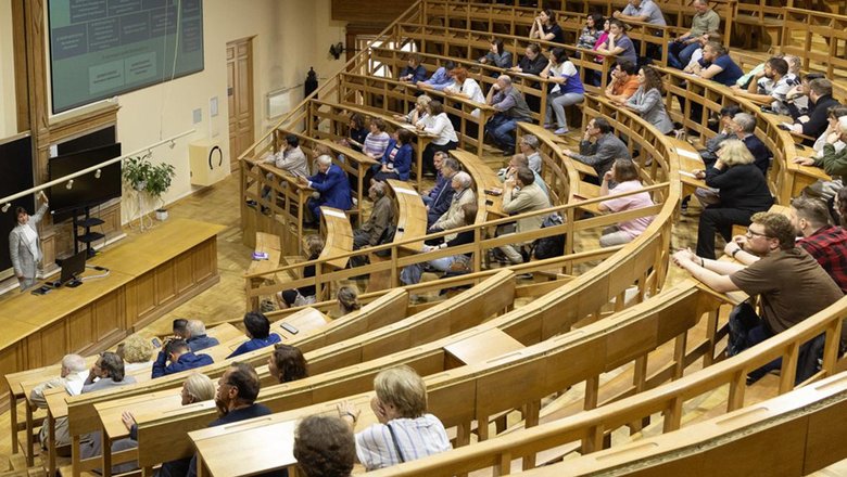 Рособрнадзор вынес предупреждения двум вузам из Воронежа и Петербурга