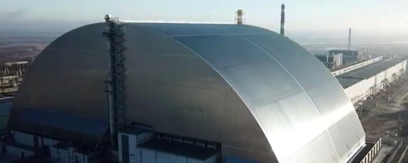 Вид на саркофаг четвертого энергоблока Чернобыльской АЭС