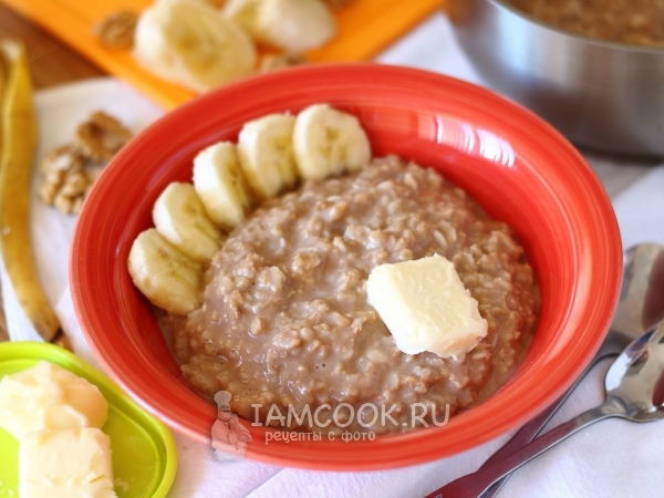 Геркулесовая каша с бананом и орехами, рецепт с фото