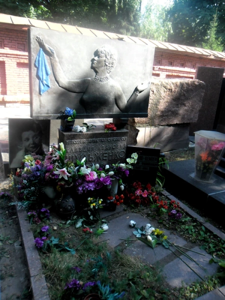 Великая Шульженко спасла миллионы бойцов. Но сама умерла в нищете