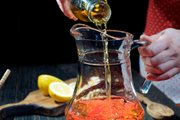 Этот имбирный чай согреет вас холодным вечером. Видеорецепт!
